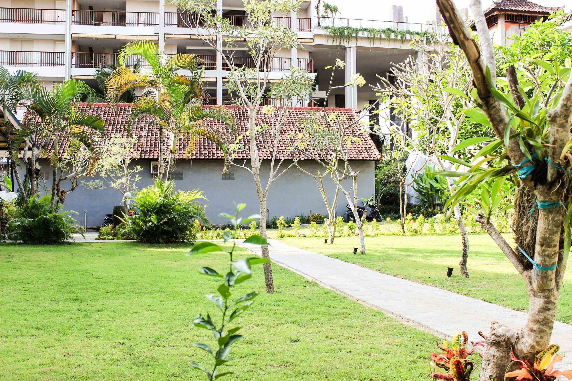 Kemuning Kuta Hotel Buitenkant foto